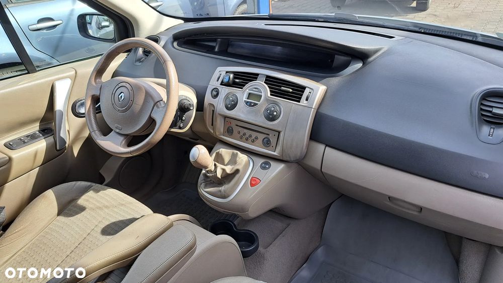 Renault Grand Scenic - 8