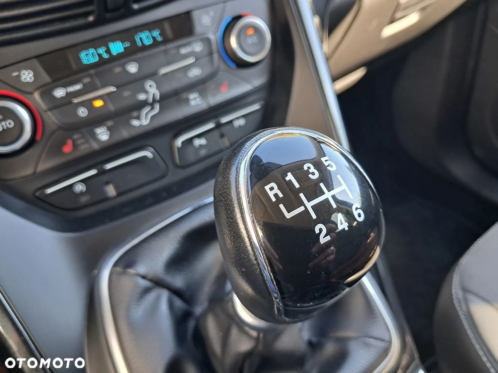 Ford Kuga 1.5 EcoBoost 2x4 Titanium - 17