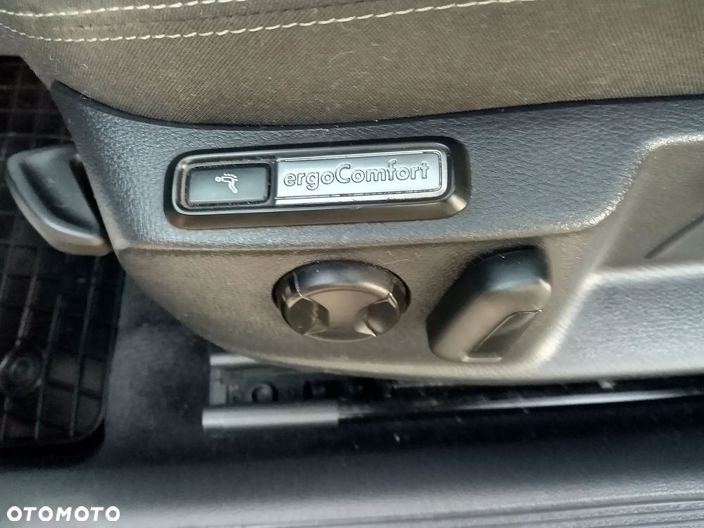 Volkswagen Passat 2.0 TDI (BlueMotion Technology) Trendline - 9