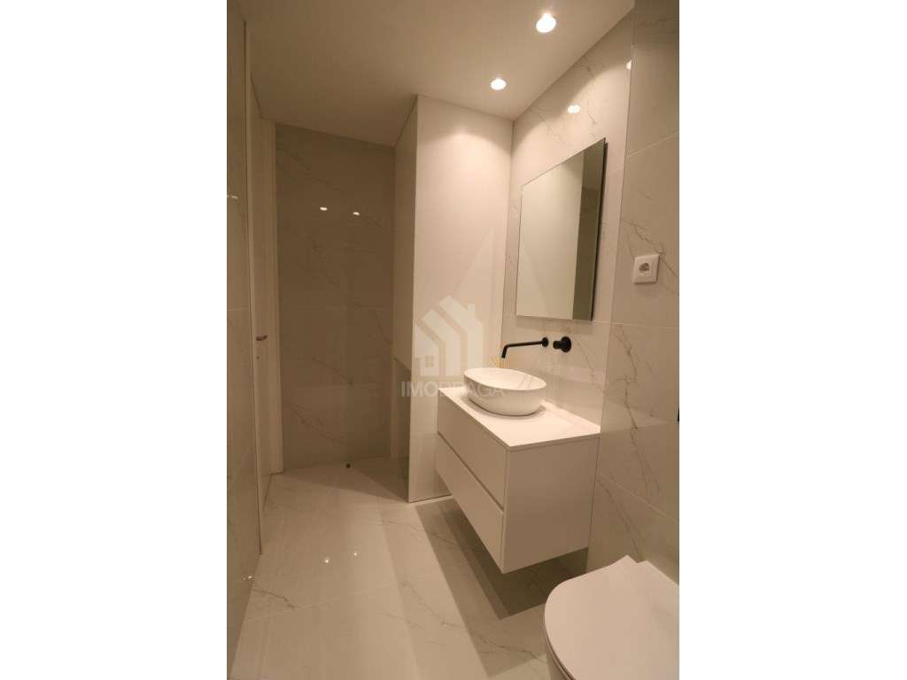 Venda de Apartamento T0 Novo, Mobilado e Equipado - Centro de Braga... - Grande imagem: 5/16