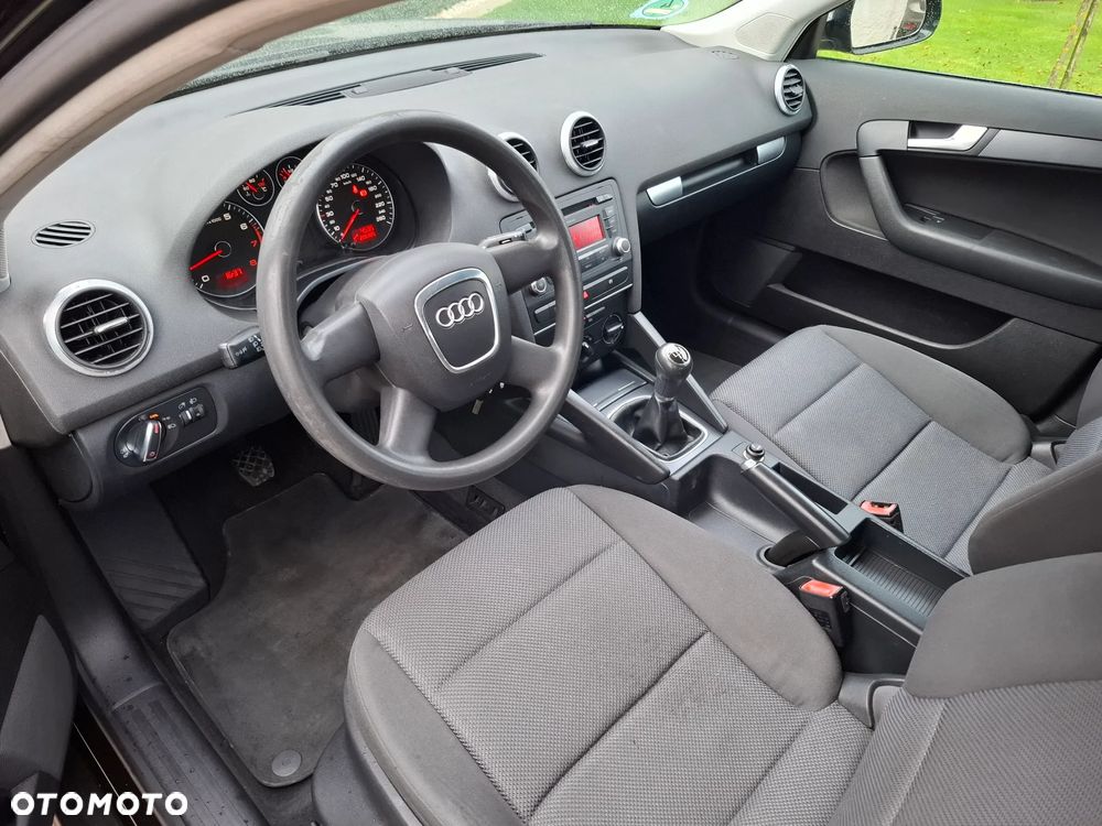 Audi A3 Sportback 1.6 Ambiente - 35