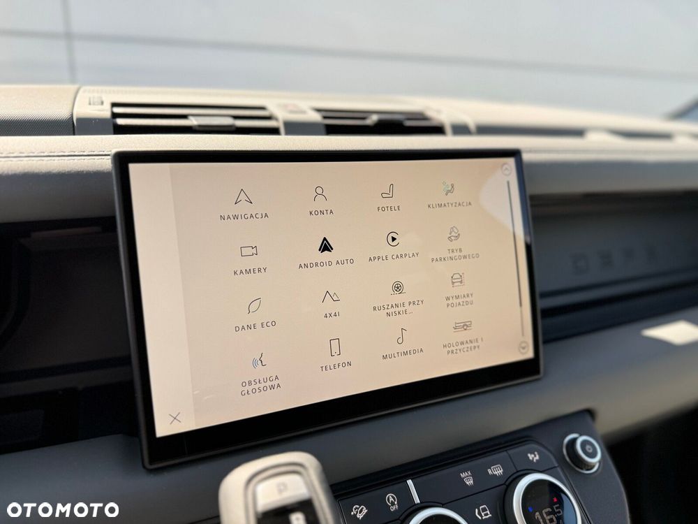 Land Rover Defender - 26