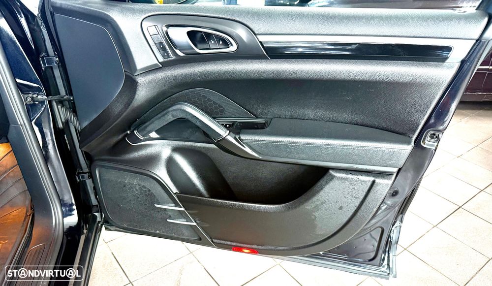 Porsche Cayenne Tiptronic S - 23