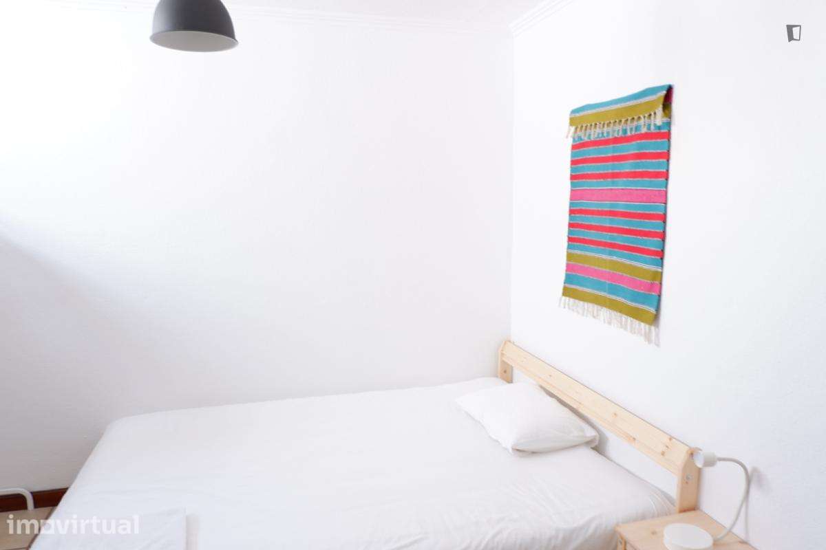 Casa com 4 quartos - localizado em Santa Marinha Porto - Grande imagem: 3/11