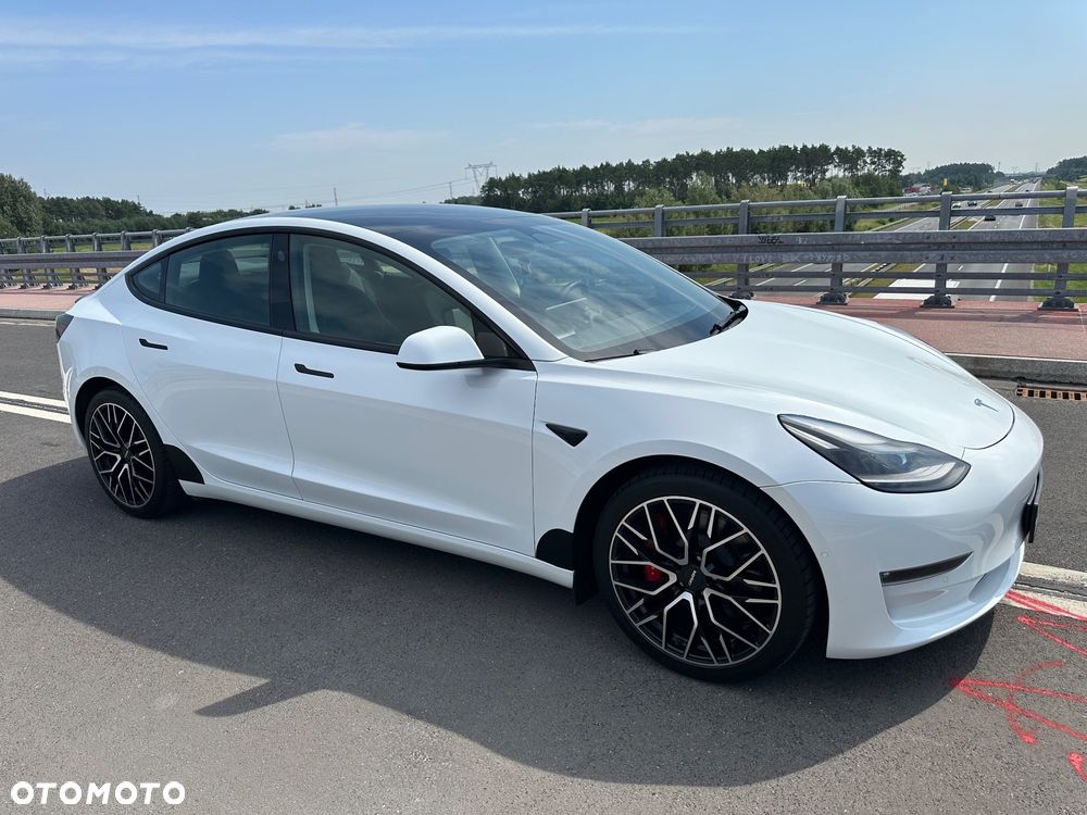 Tesla Model 3 - 3
