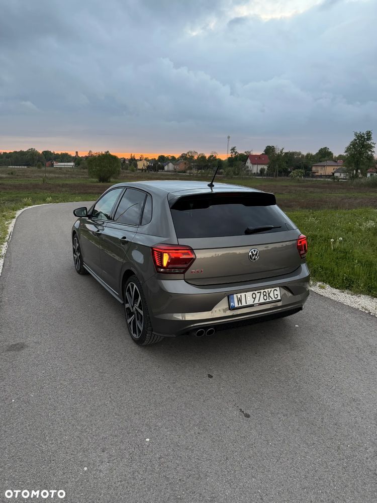 Volkswagen Polo - 2