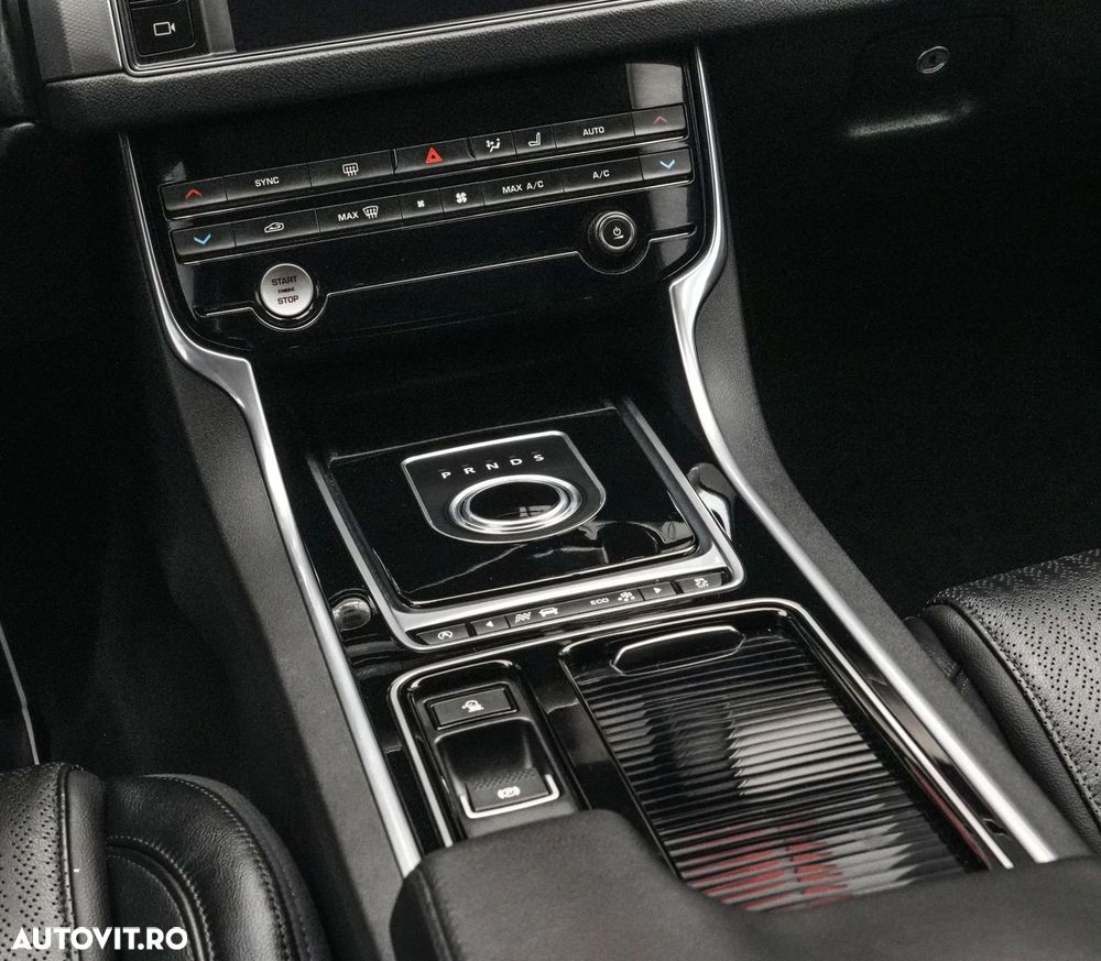 Jaguar XF 20d RWD E-Performance Pure - 20