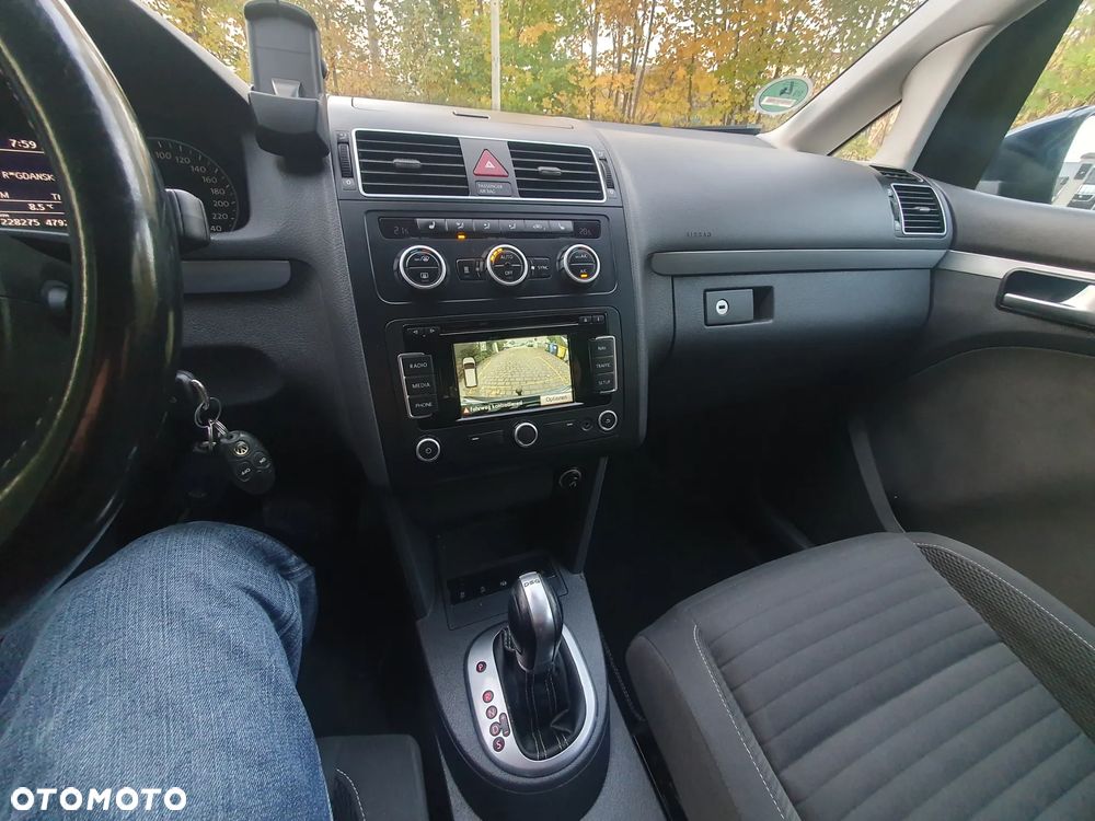 Volkswagen Touran 2.0 TDI DPF BlueMotion Technology DSG Comfortline - 18