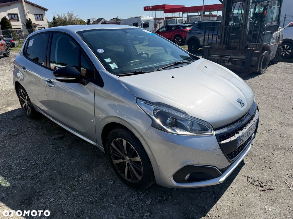 Peugeot 208 - 1