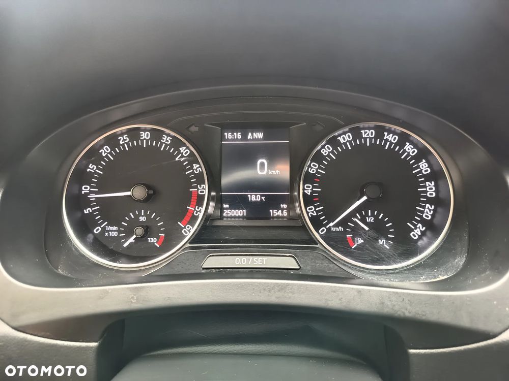 Skoda RAPID Spb 1.6 TDI DPF Joy - 12