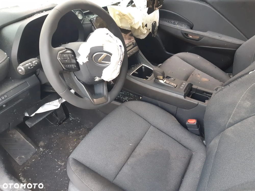 Lexus LBX 1.5 Hybrid - 12