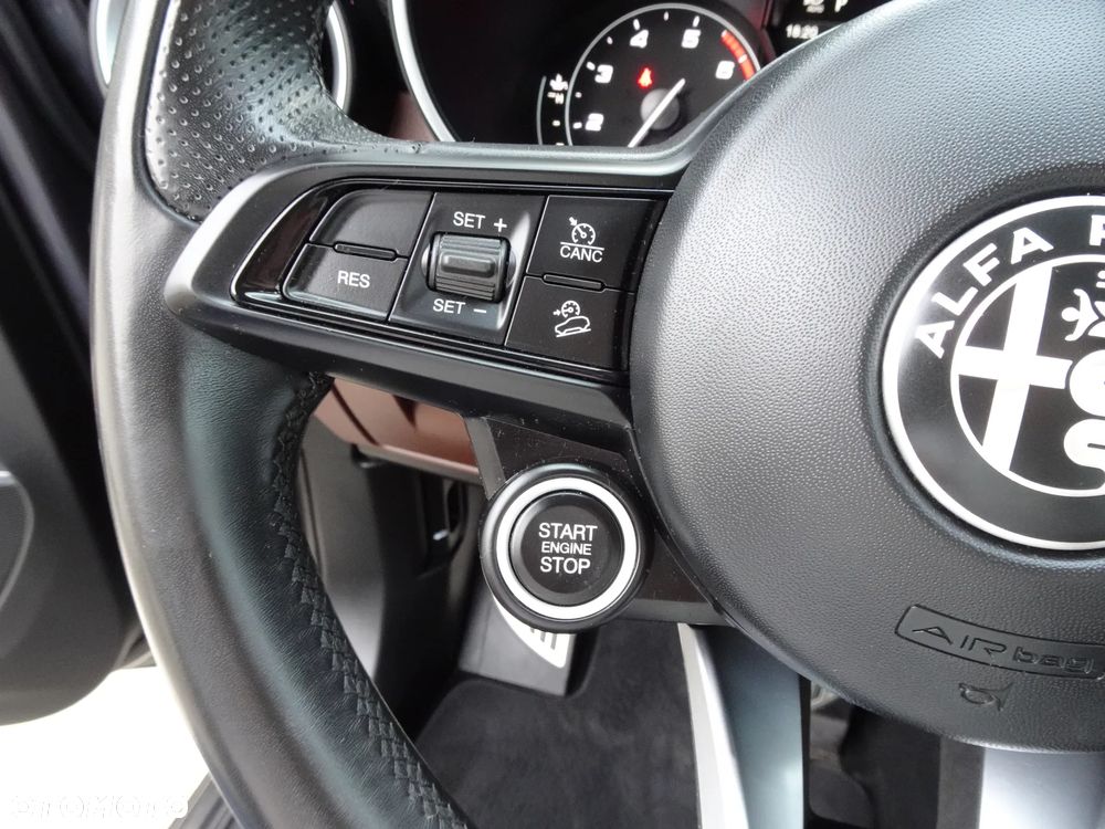 Alfa Romeo Stelvio 2.0 Turbo Sprint Q4 - 25