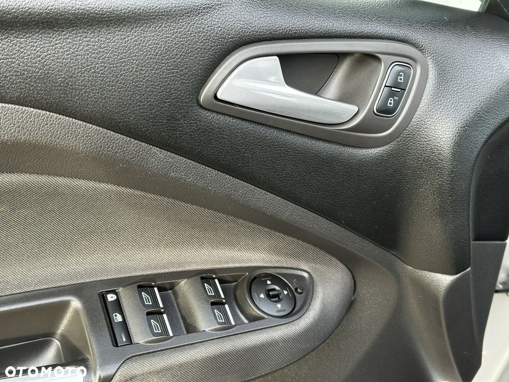 Ford C-MAX 2.0 TDCi Start-Stop-System Titanium - 19