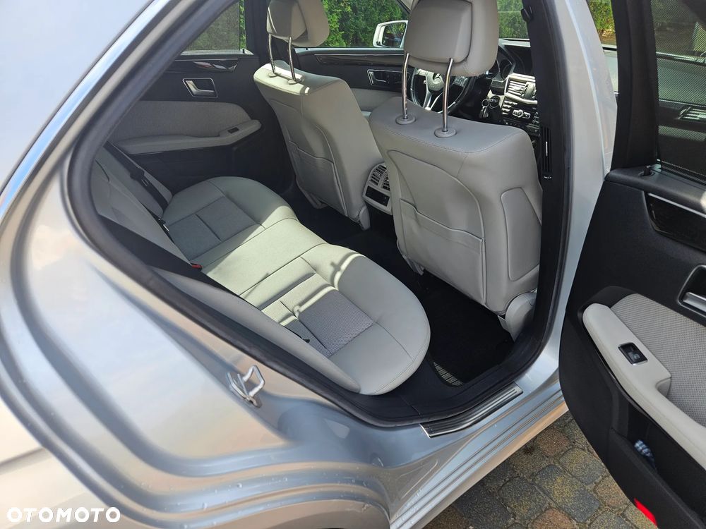 Mercedes-Benz Klasa E 350 4Matic BlueEFFICIENCY 7G-TRONIC - 23