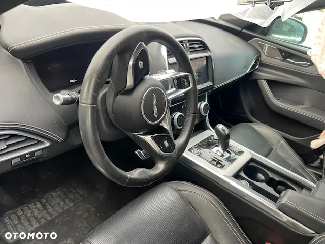 Jaguar XE 2.0 D180 AWD R-Dynamic S - 6