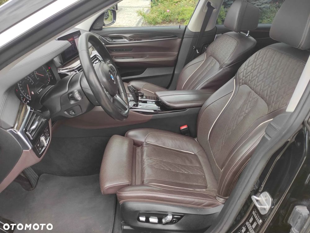 BMW 6GT - 7