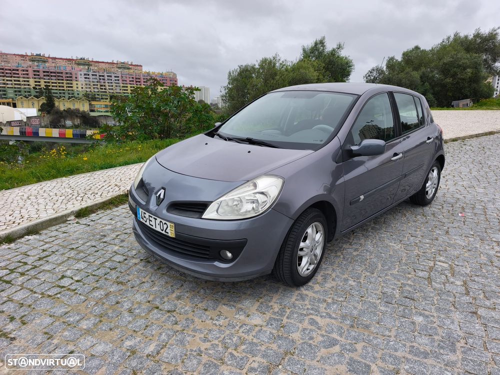 Renault Clio 1.2 16V Confort - 17