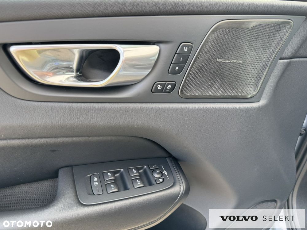 Volvo XC 60 B4 D AWD Plus Dark - 26