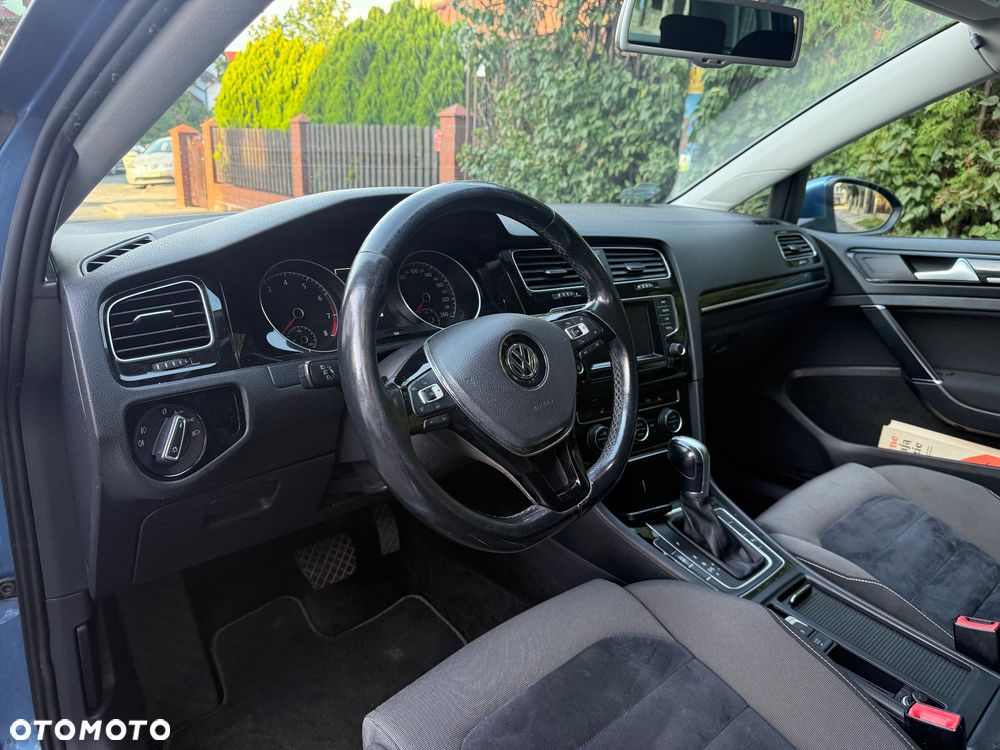 Volkswagen Golf - 8