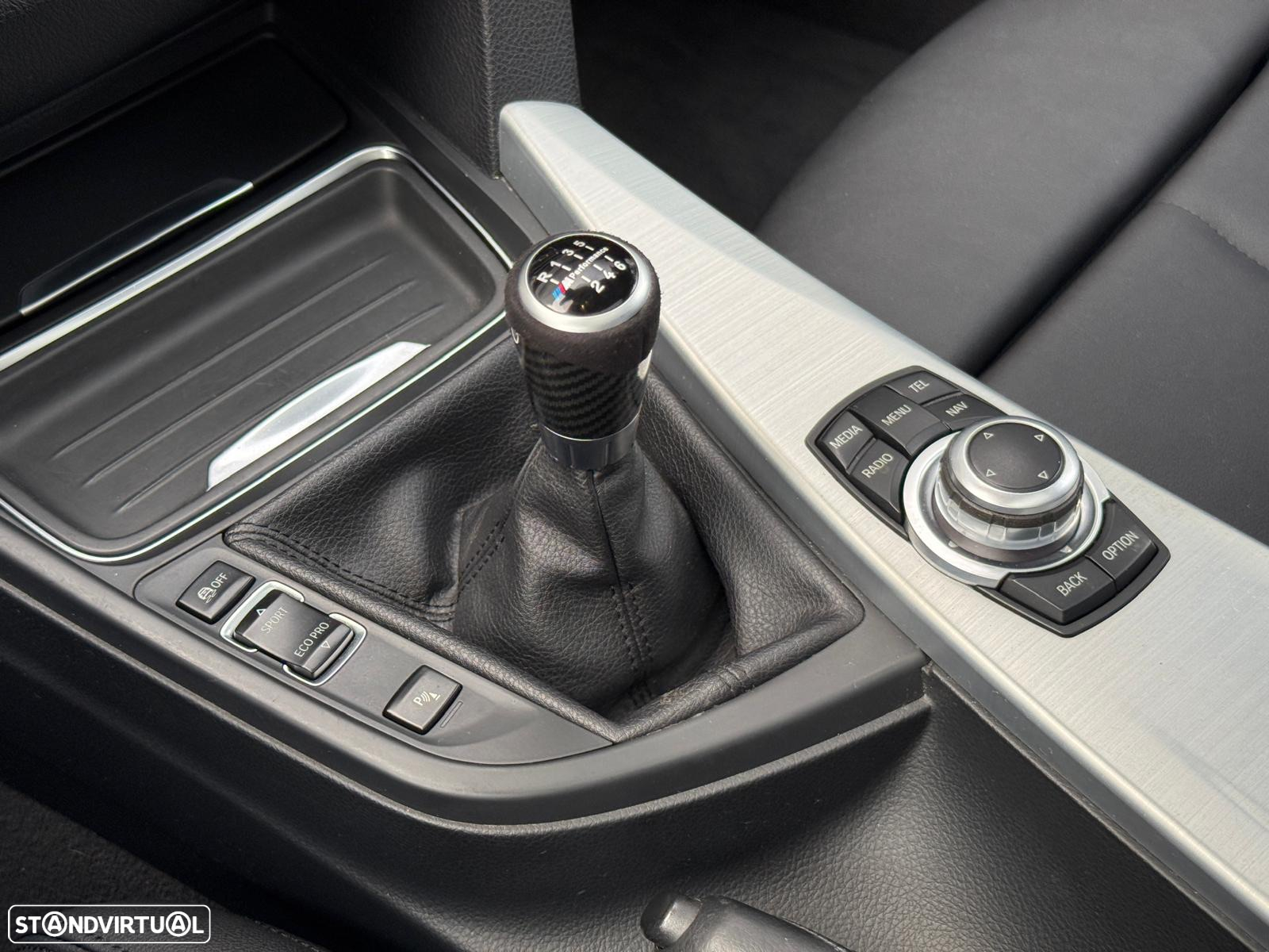 BMW 320 d Pack M - 26