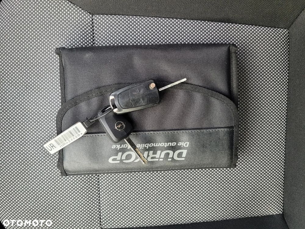 Opel Astra 1.6 Edition 111 Jahre - 16