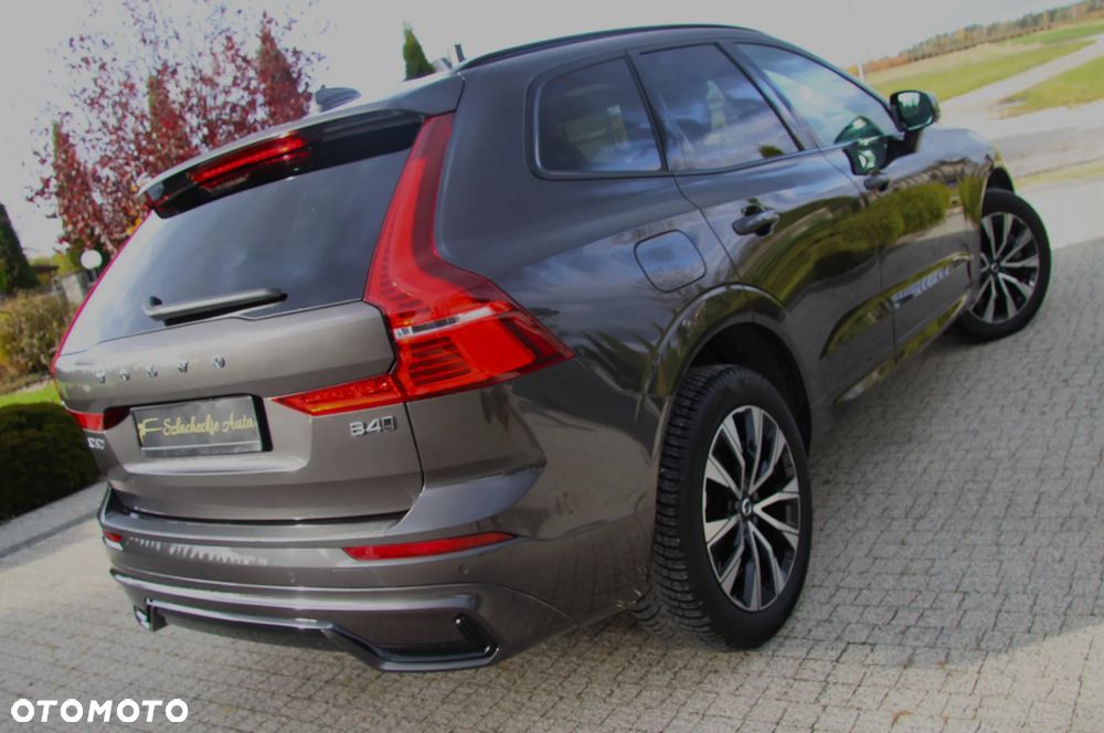 Volvo XC 60 B4 D AWD Plus Dark - 2