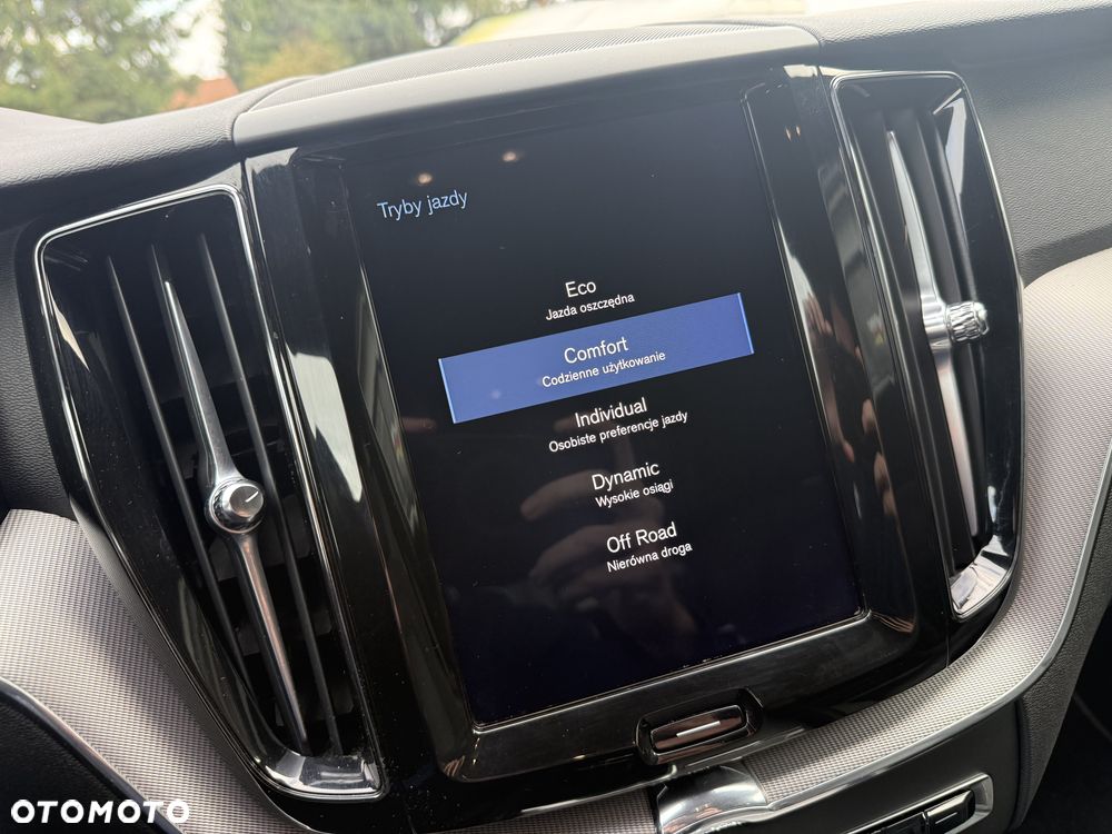 Volvo XC 60 B4 D AWD Geartronic RDesign - 24