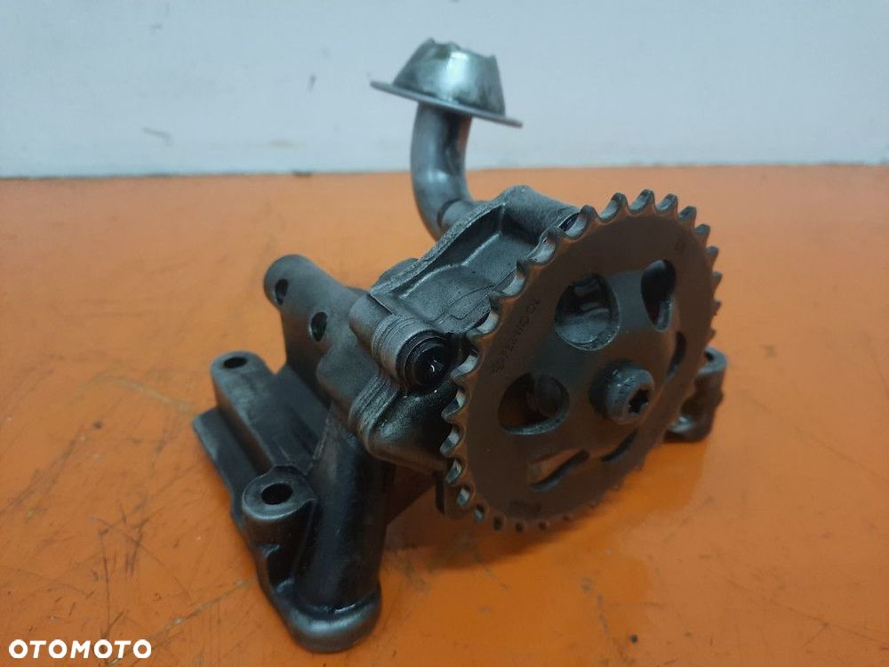 AUDI A4 B6 KOMBI 00-05 POMPA OLEJU 06A115121 AVF - 1