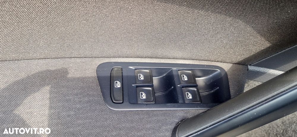 Volkswagen Golf 1.6 TDI BlueMotion Comfortline - 12