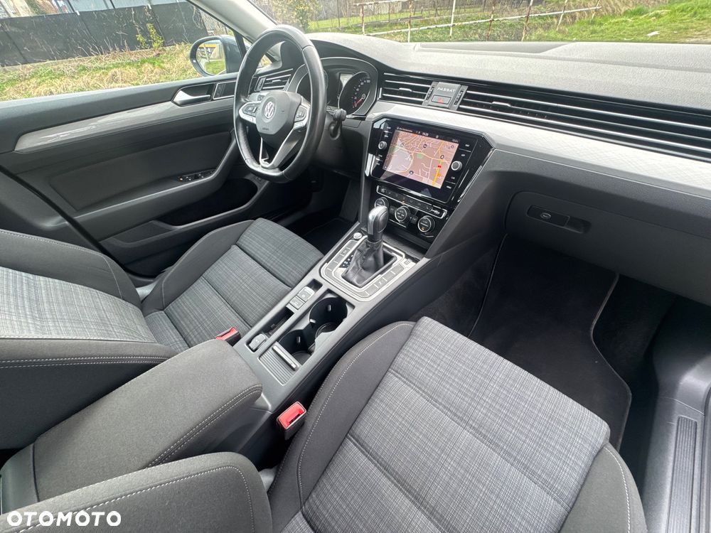 Volkswagen Passat - 12