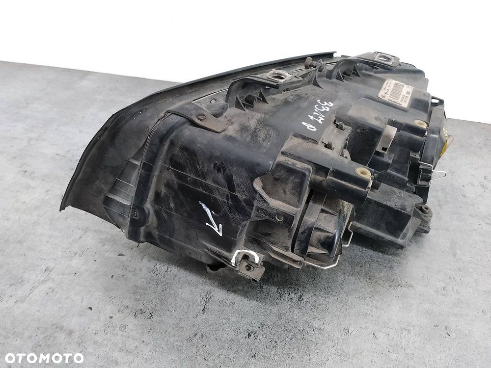 LAMPA PRZÓD PRAWA XENON AUDI A4 B6 89309160      8E0941004S - 8