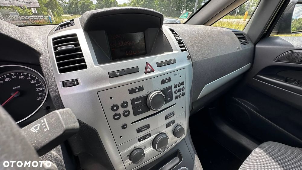 Opel Zafira 1.8 Sport - 24