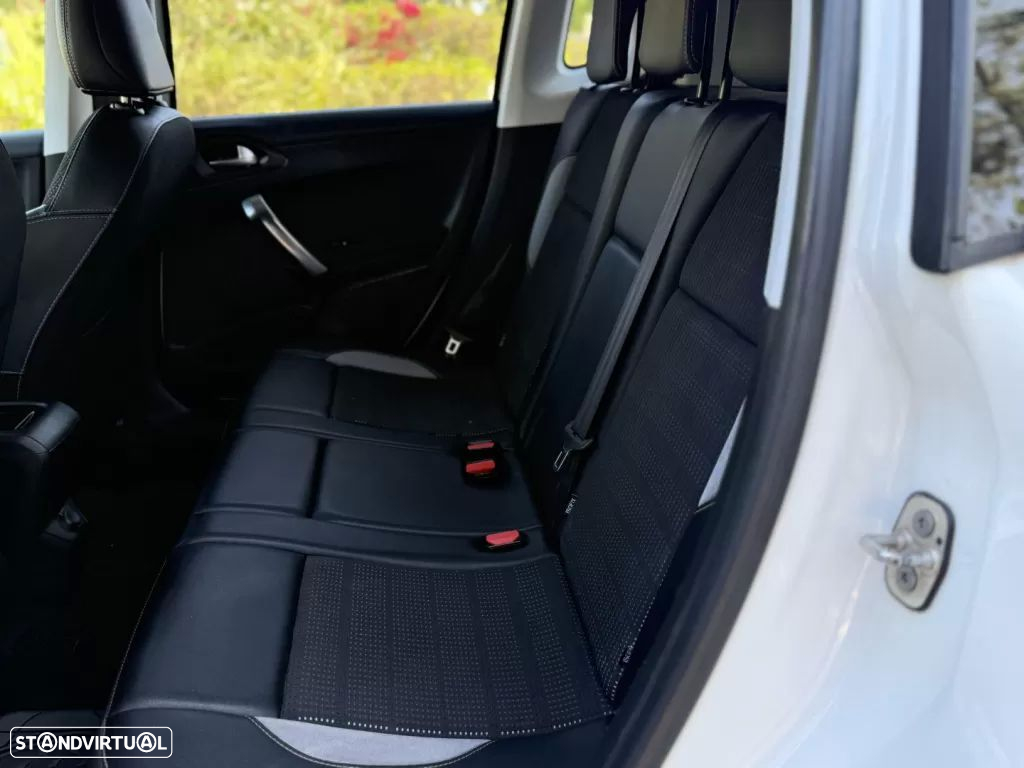 Peugeot 2008 1.2 PureTech Allure EAT6 - 11