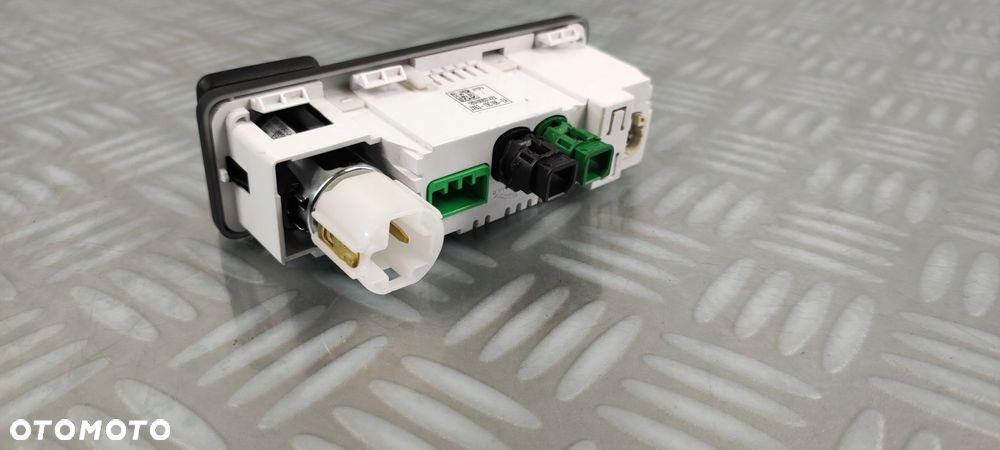 JX63-19C166-EA gniazdo port USB SIM AUX NAV LAND ROVER DISCOVERY SPORT L550 - 5