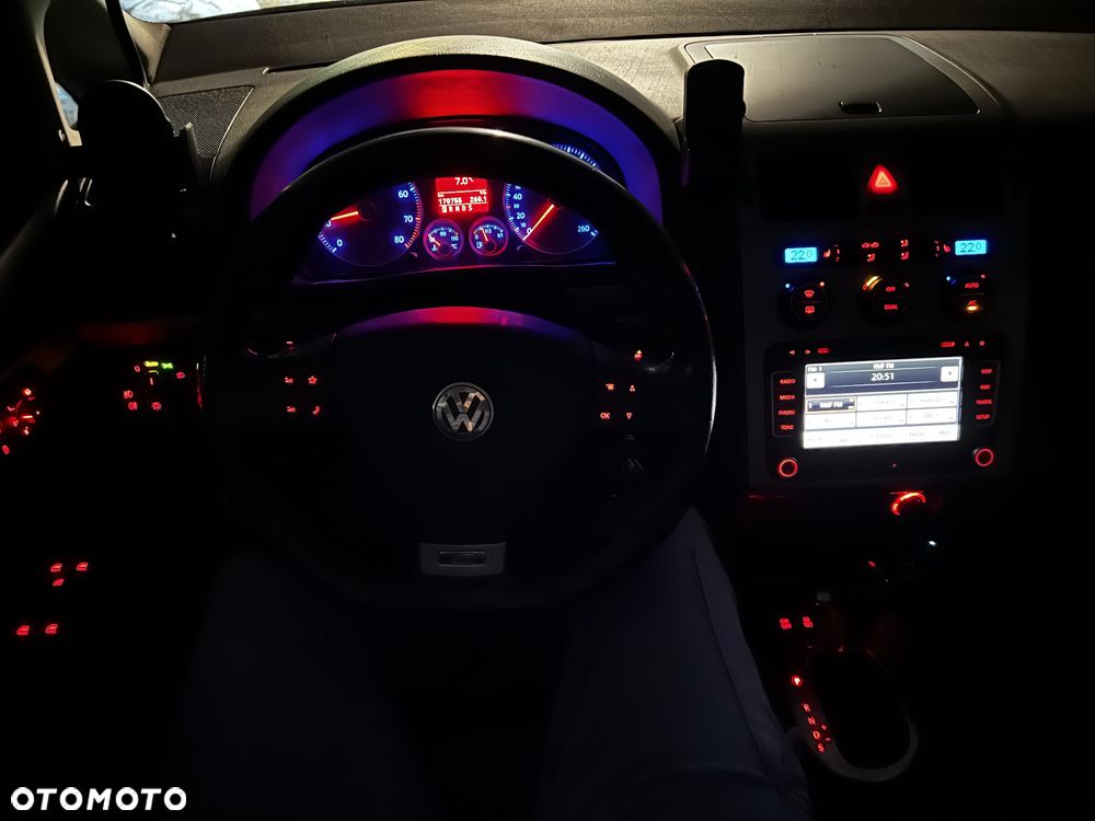 Volkswagen Touran - 4