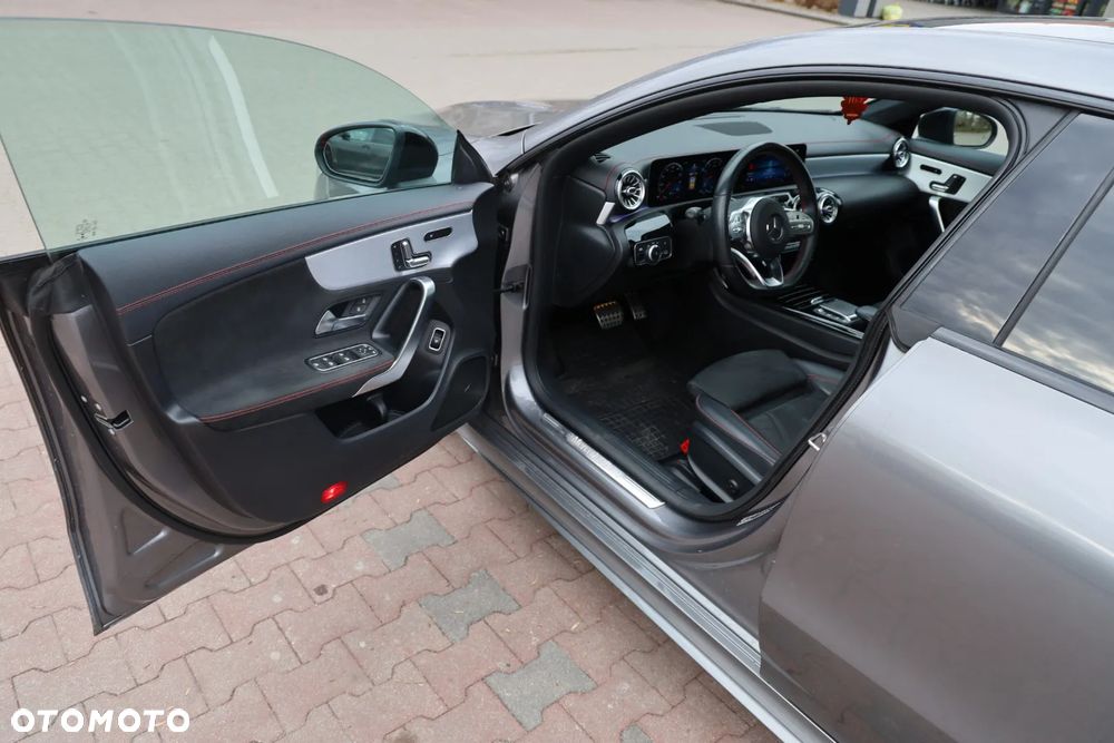 Mercedes-Benz CLA 220 4-Matic AMG Line 7G-DCT - 35