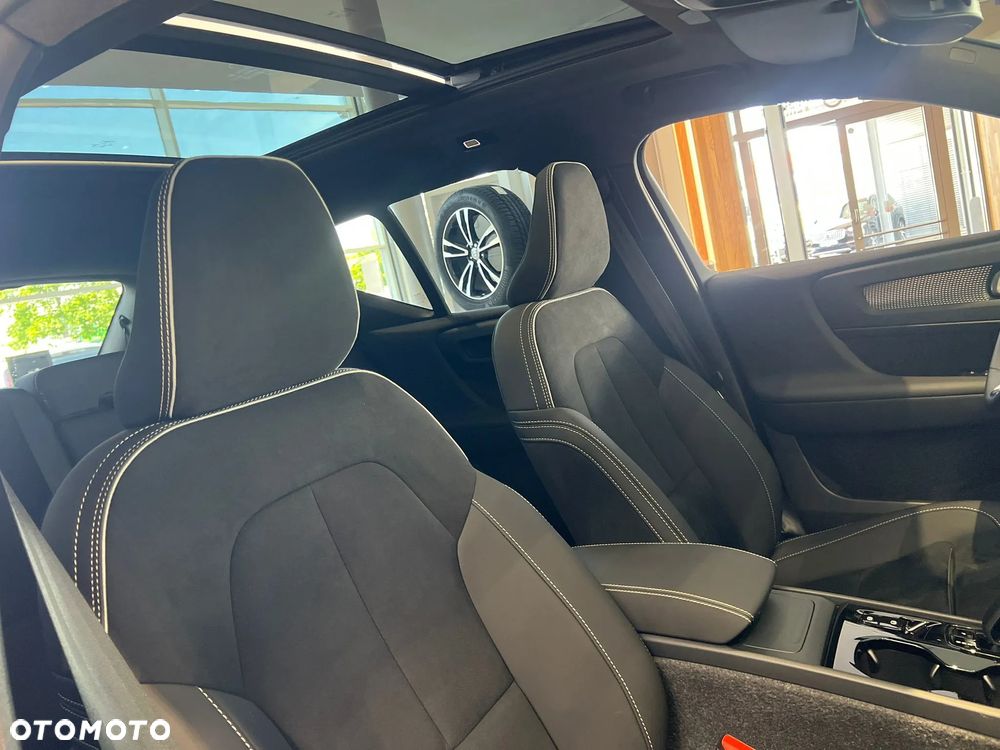 Volvo XC 40 B4 B DKG Ultra Black Edition - 4