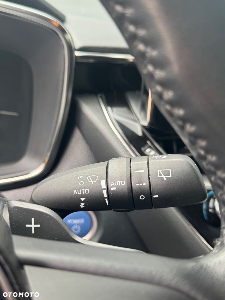 Toyota Corolla 2.0 Hybrid Executive - 29