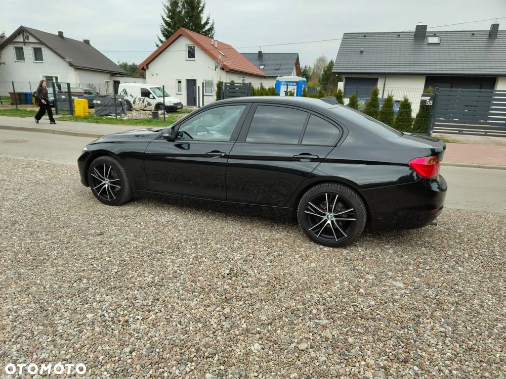 BMW Seria 3 318d Sport Line - 15