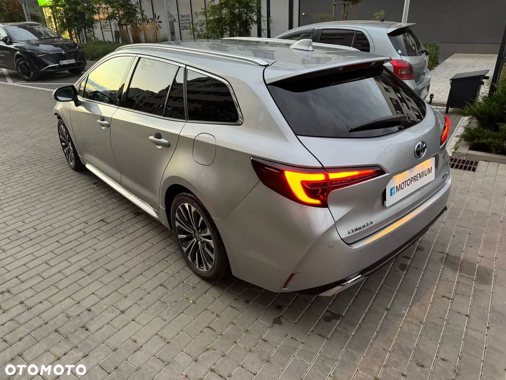 Toyota Corolla 1.8 Hybrid Team Deutschland - 17