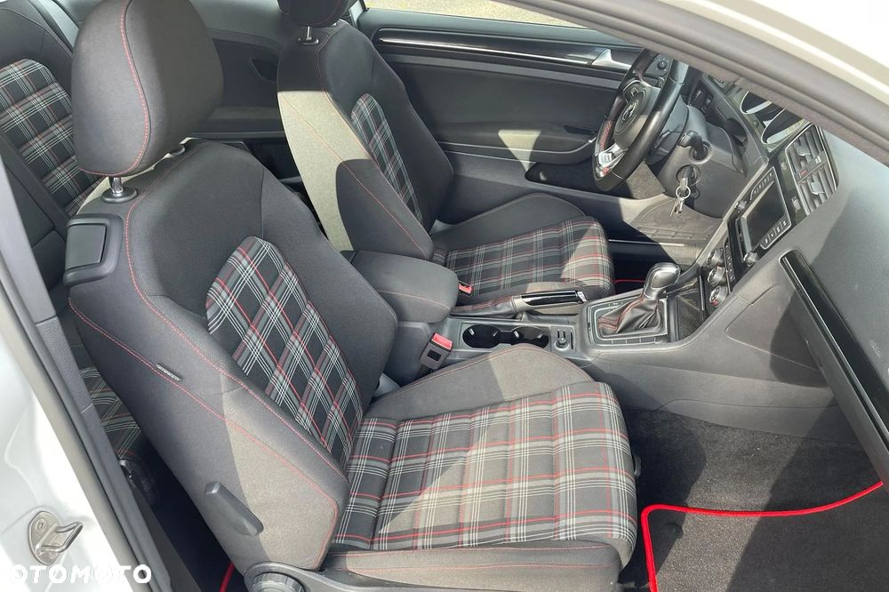 Volkswagen Golf GTI BlueMotion Technology DSG - 12