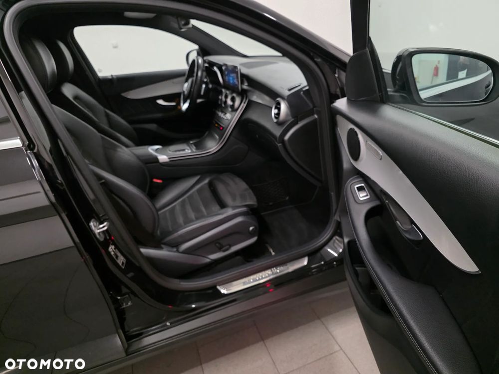 Mercedes-Benz GLC 300 d 4Matic 9G-TRONIC AMG Line Plus - 30