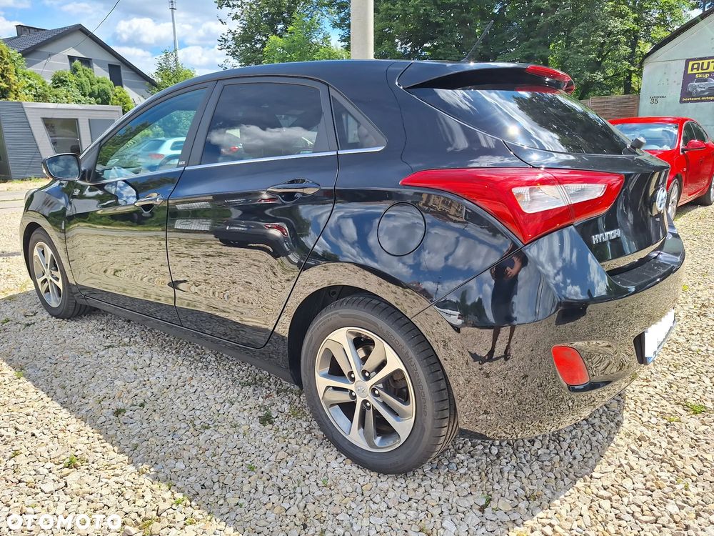 Hyundai i30 blue Kombi 1.6 GDi Passion - 9