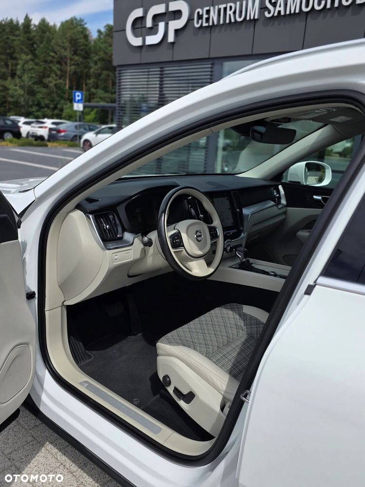 Volvo XC 60 T4 Momentum Pro - 10