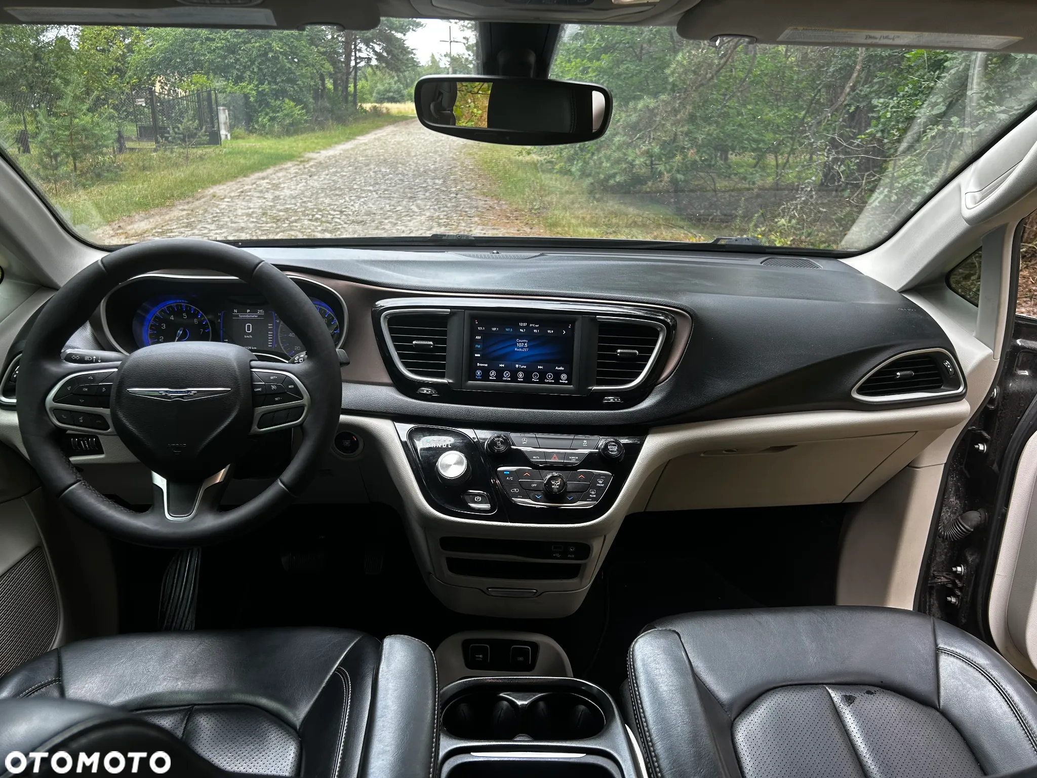 Chrysler Pacifica - 12