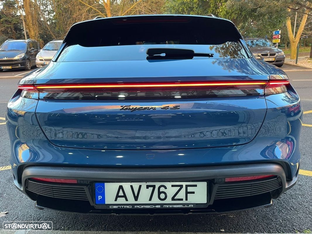 Porsche Taycan Cross Turismo 4S - 7