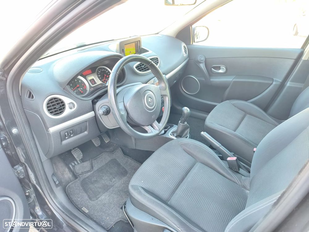 Renault Clio 1.2 16V Dynamique S - 8