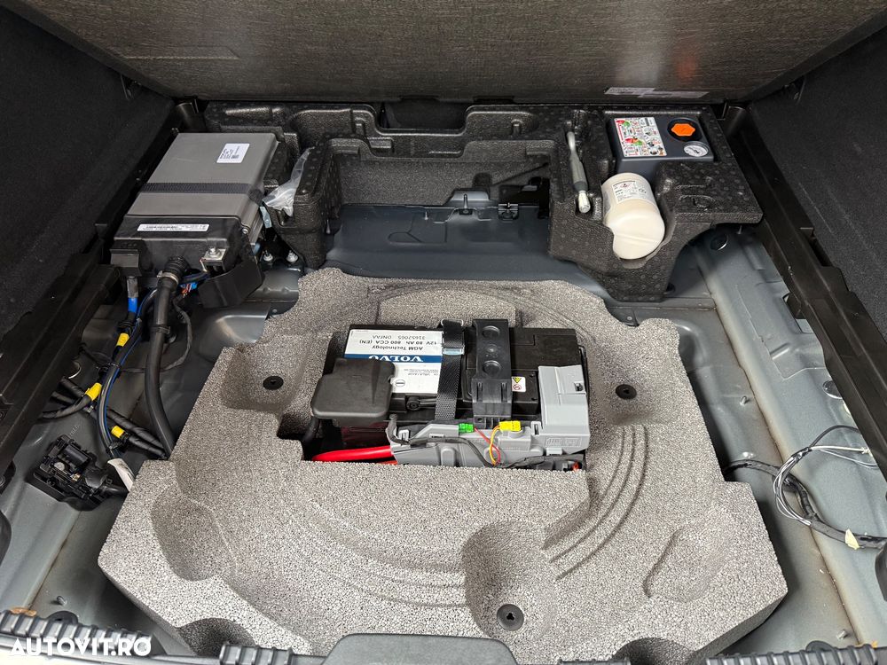 Volvo XC 60 B4 MHEV AT AWD Ultimate Dark - 38