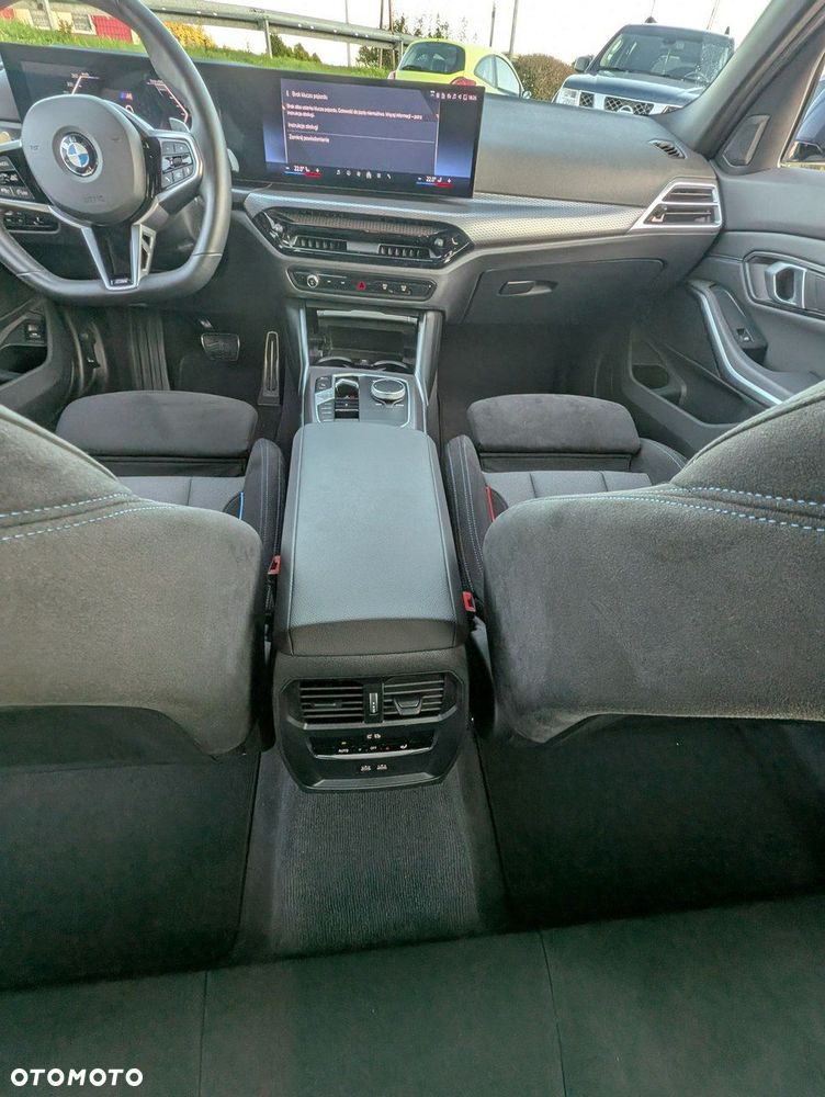 BMW Seria 3 330i xDrive M Sport - 13
