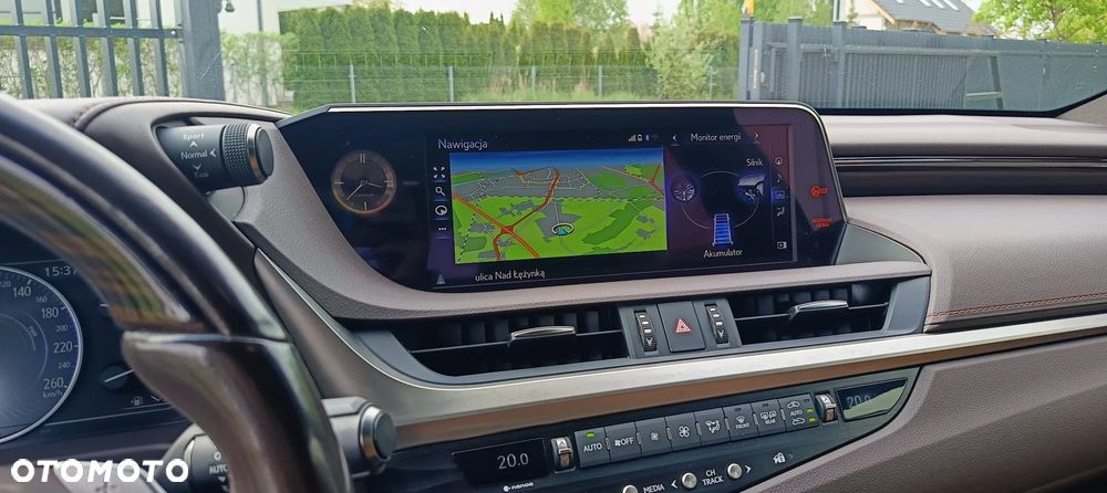 Lexus ES 300h Luxury Line - 14